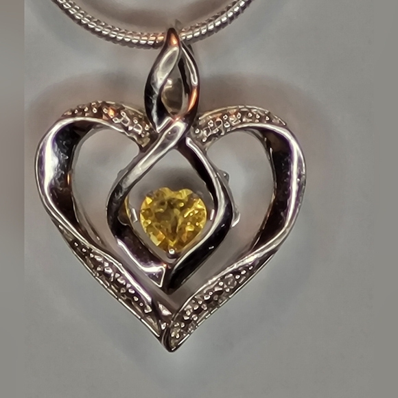 Jewelry - Silver Amber Heart Necklace